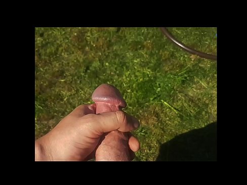 ❤️ Hot Hottie kritt hir rosa Muschi gefuckt a spréngt mat engem Sprëtz an engem Summergaart Porno vk bei eis