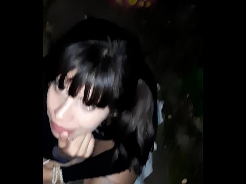 ❤️ Op der Strooss geschwollen Penis am Austausch fir Séissegkeeten Porno vk bei eis