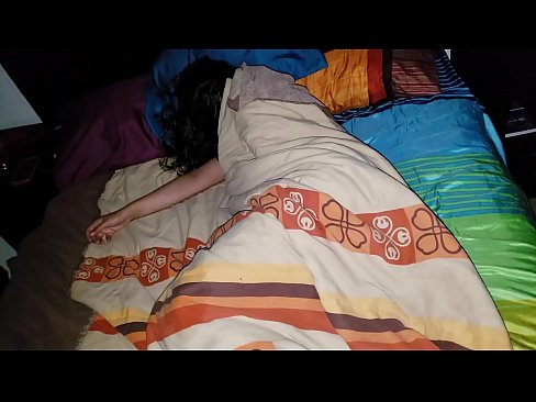 ❤️ Stiefson beréiert seng jonk Stéifmamm wärend hatt schléift. Porno vk bei eis