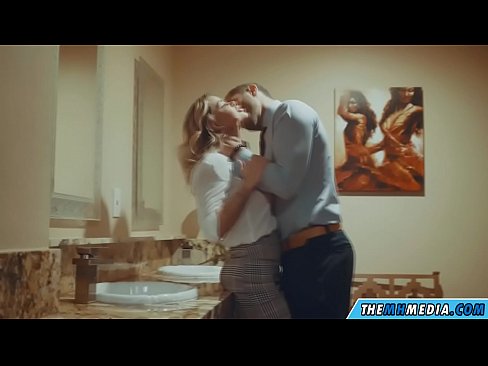 ❤️ Wann eng Busty Blond Iech an engem ëffentlechen Toilette verféiert Porno vk bei eis